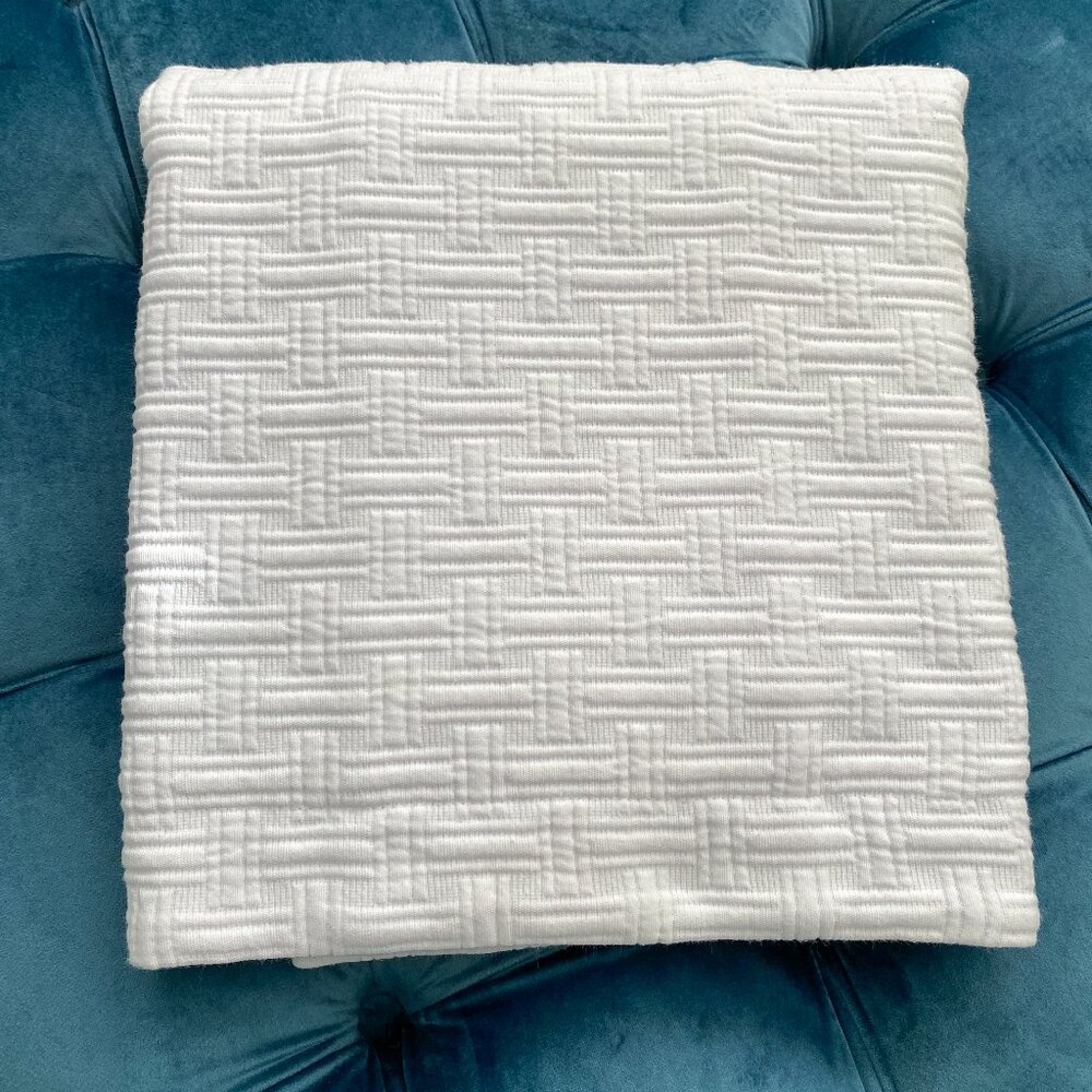 Nygard Home – Textured White Standard/Queen Pillow Sham